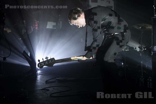 A PLACE TO BURY STRANGERS - 2016-03-21 - PARIS - Petit Bain - 